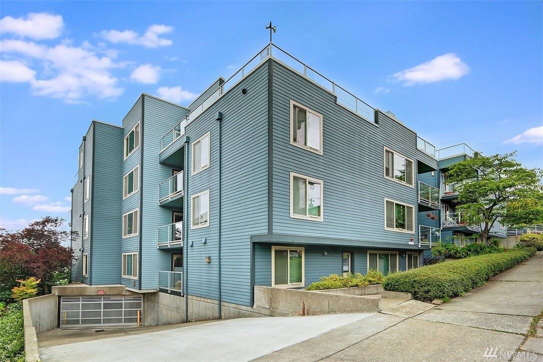 Property Photo:  4421 Greenwood Ave N 304  WA 98103 