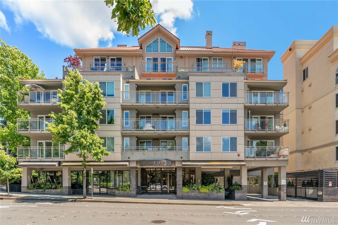 Property Photo: 11011 NE 12th St 207 WA 98004