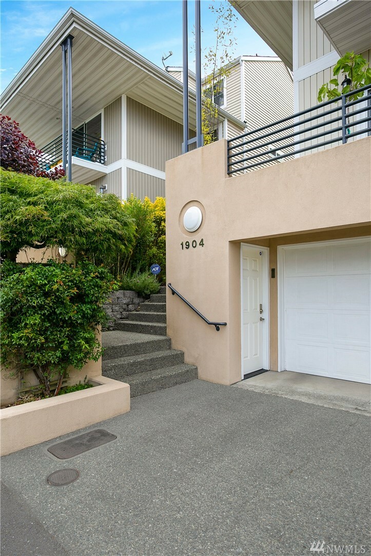 Property Photo:  1904 S Bennett Dr  WA 98108 