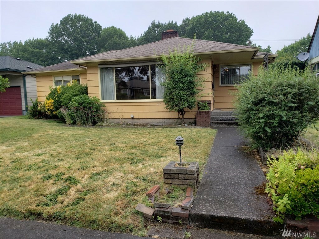 Property Photo:  941 21st Ave  WA 98632 