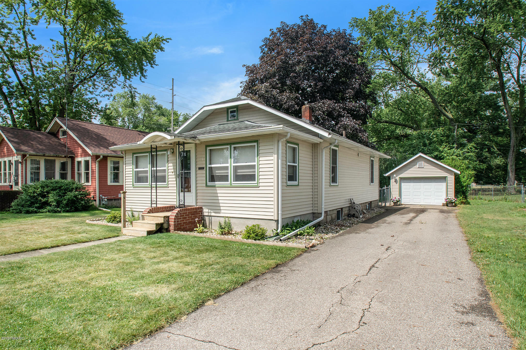 Property Photo:  331 S Lincoln Avenue  MI 49093 