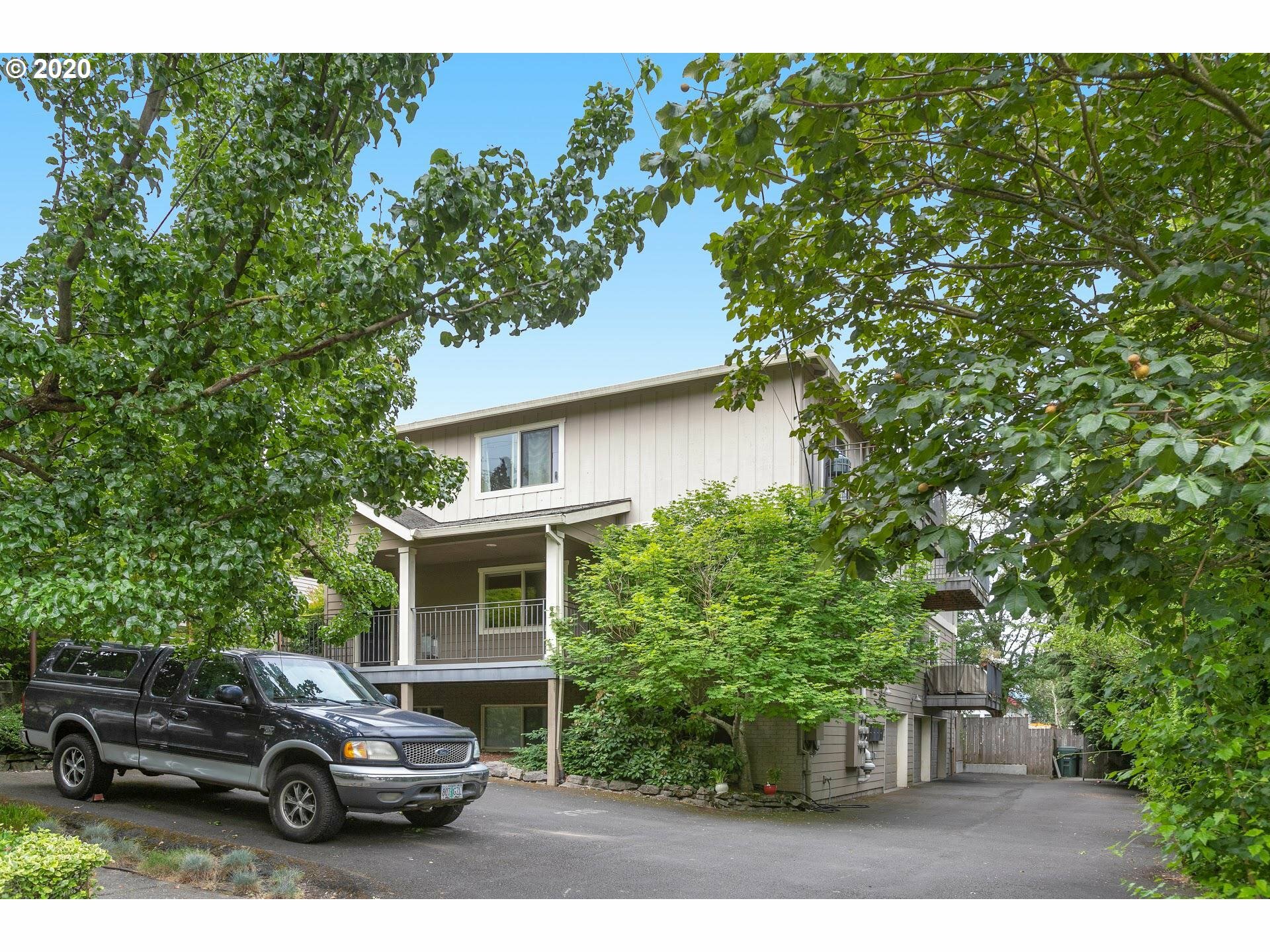 Property Photo:  3705 SE 33rd Ave  OR 97202 