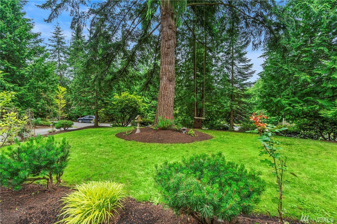 Property Photo: 4727 136 Place SW WA 98026