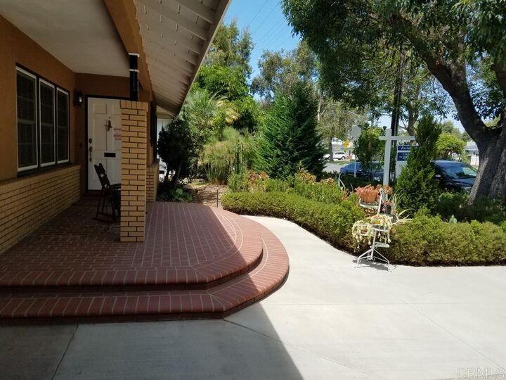 Property Photo:  5636 E Conant St  CA 90808 