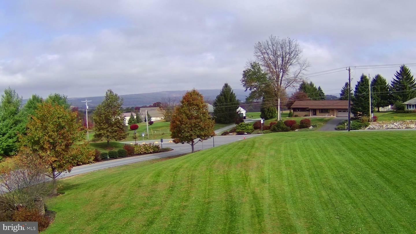 Property Photo:  17 Autumn Leaf Lane  PA 17545 