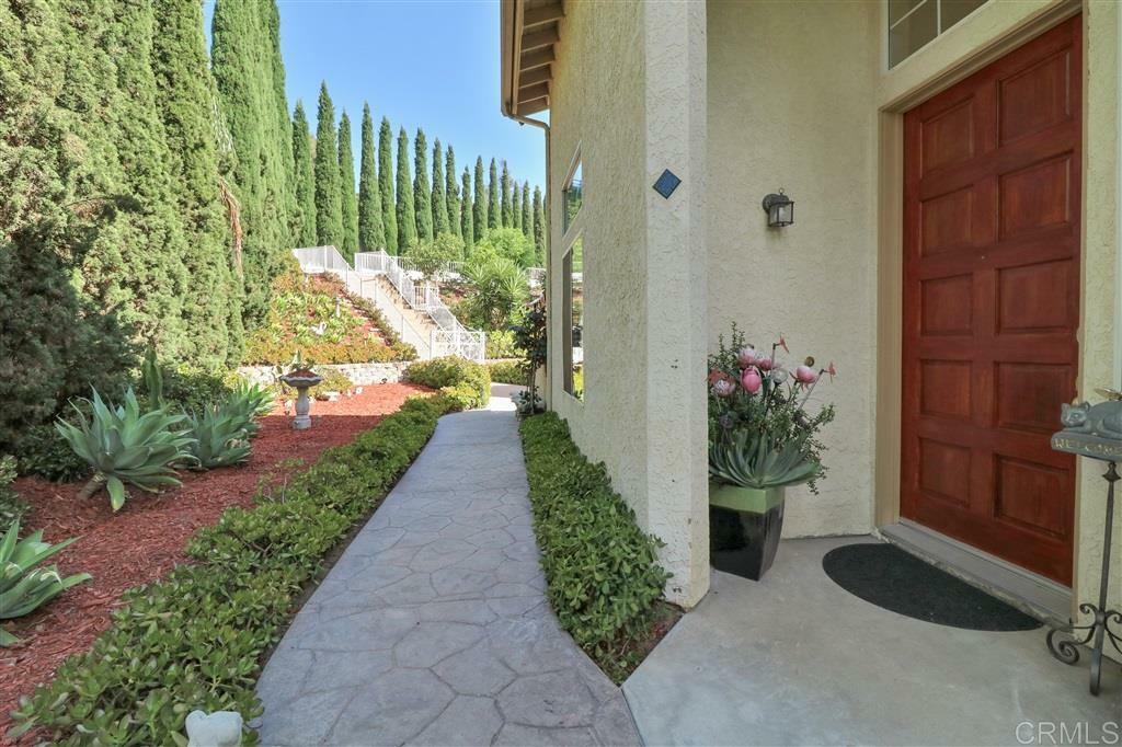 Property Photo:  637 Avilar Ct  CA 92078 