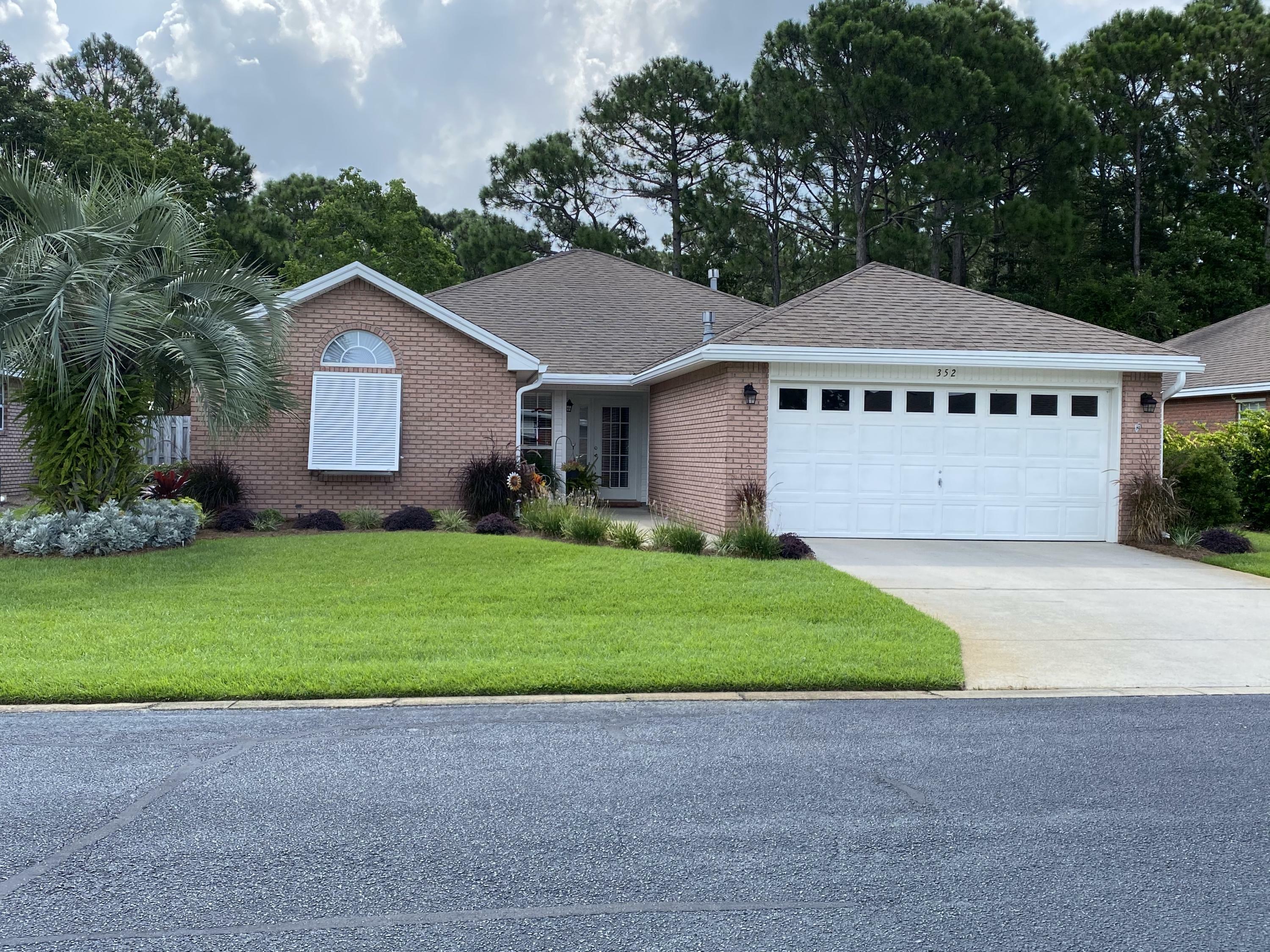 Property Photo:  352 Bay Tree Dr  FL 32550 