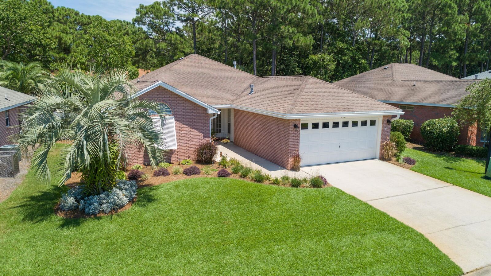 Property Photo: 352 Bay Tree Dr FL 32550