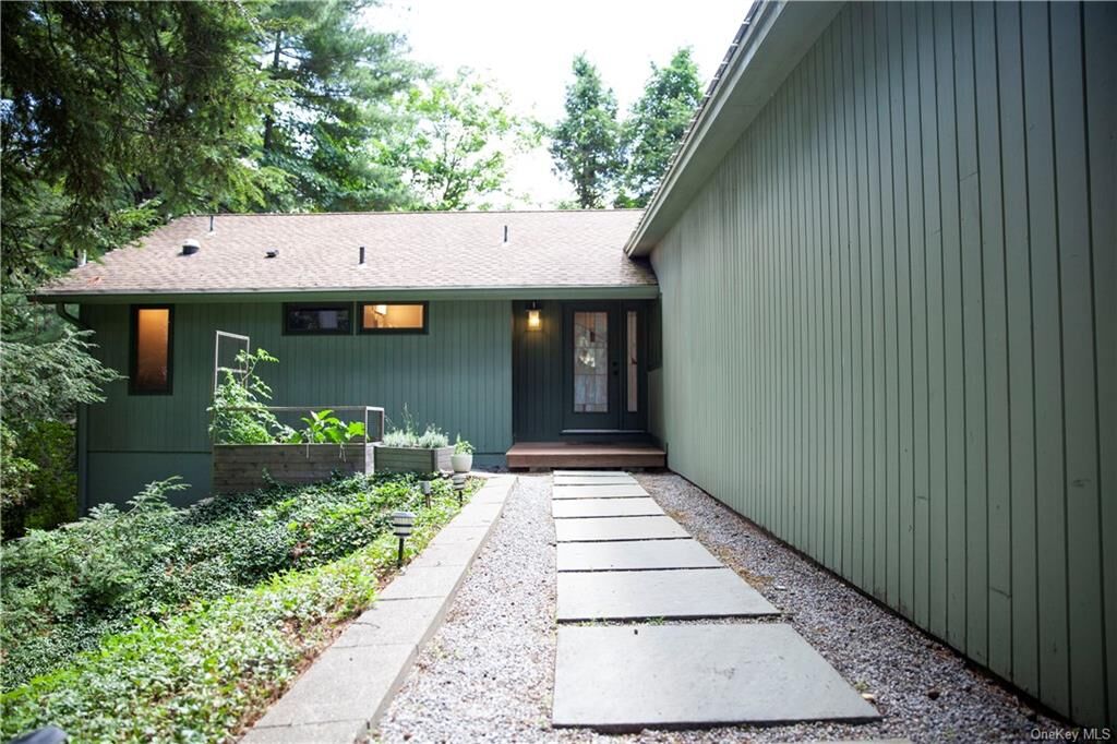 Property Photo:  42 Brentwood Drive  NY 12603 