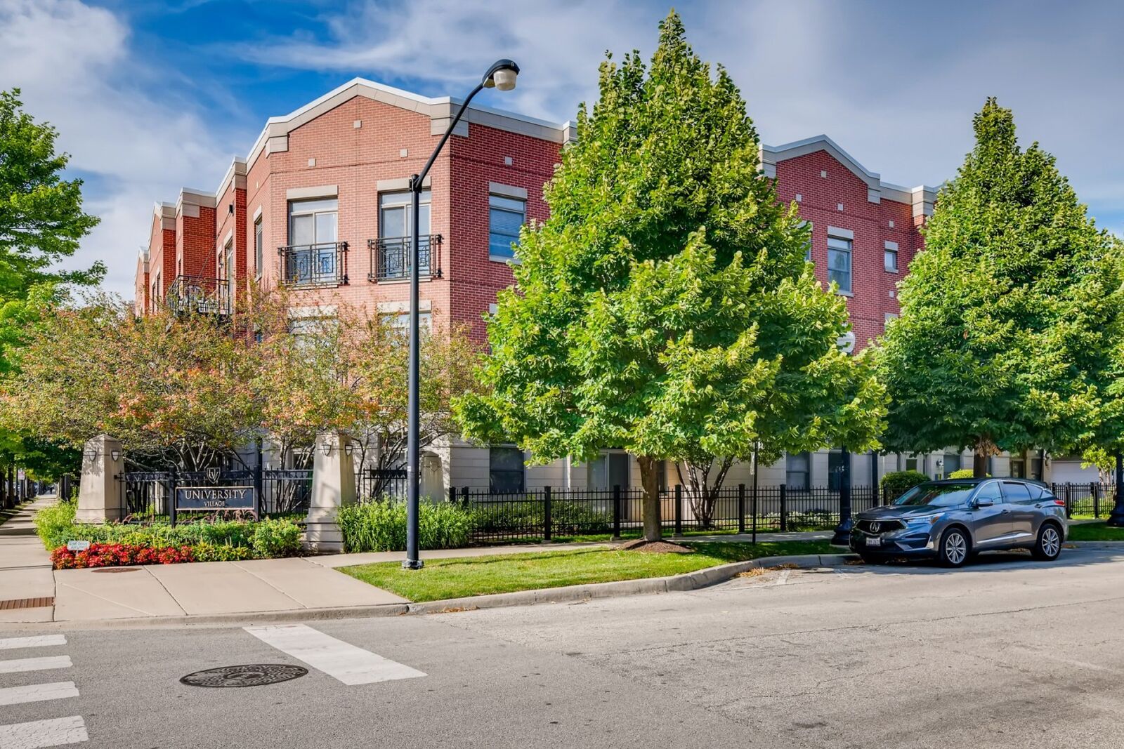 Property Photo:  758 W 14th Place 2B  IL 60607 