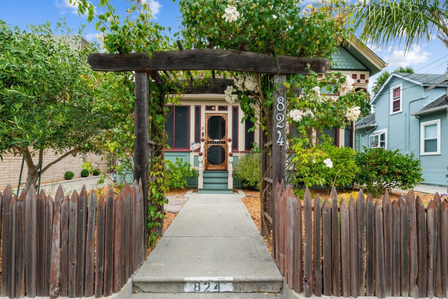 Property Photo:  824 Pine Street  CA 95062 