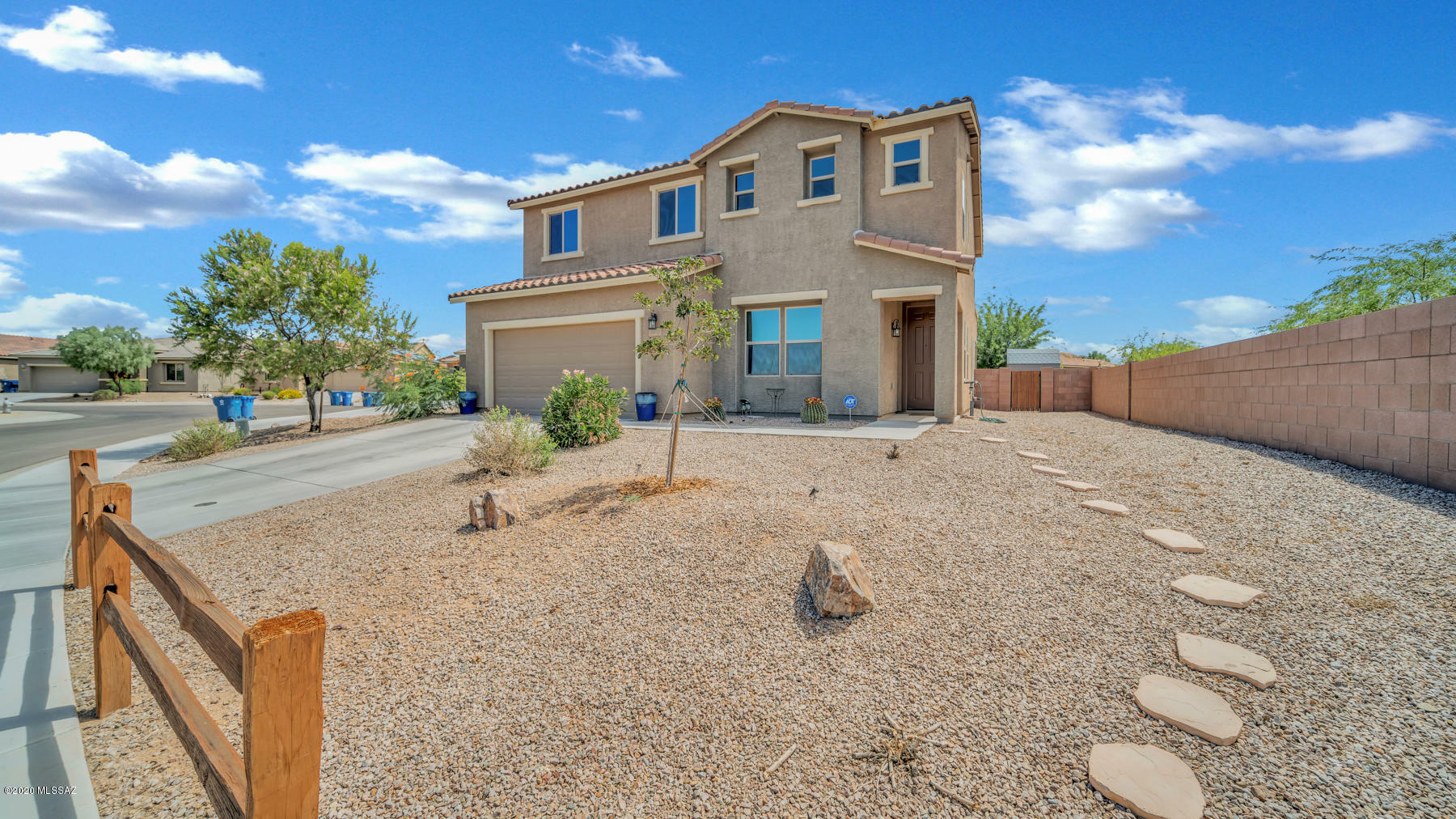 Property Photo: 1043 E Lumberjack Trail AZ 85629