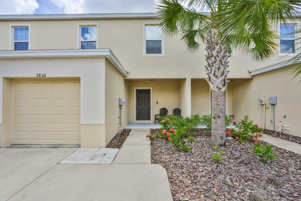 Property Photo:  9836 Hound Chase Drive  FL 33534 