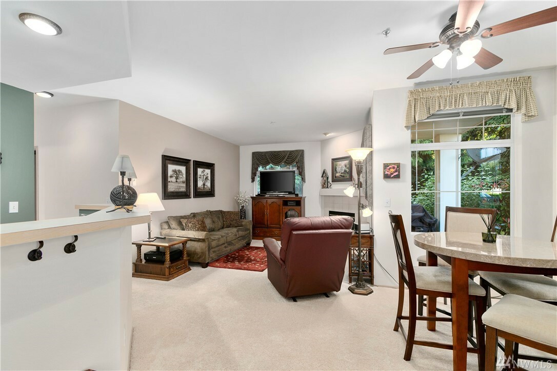 Property Photo: 5422 S 234th Place 22-6 WA 98032