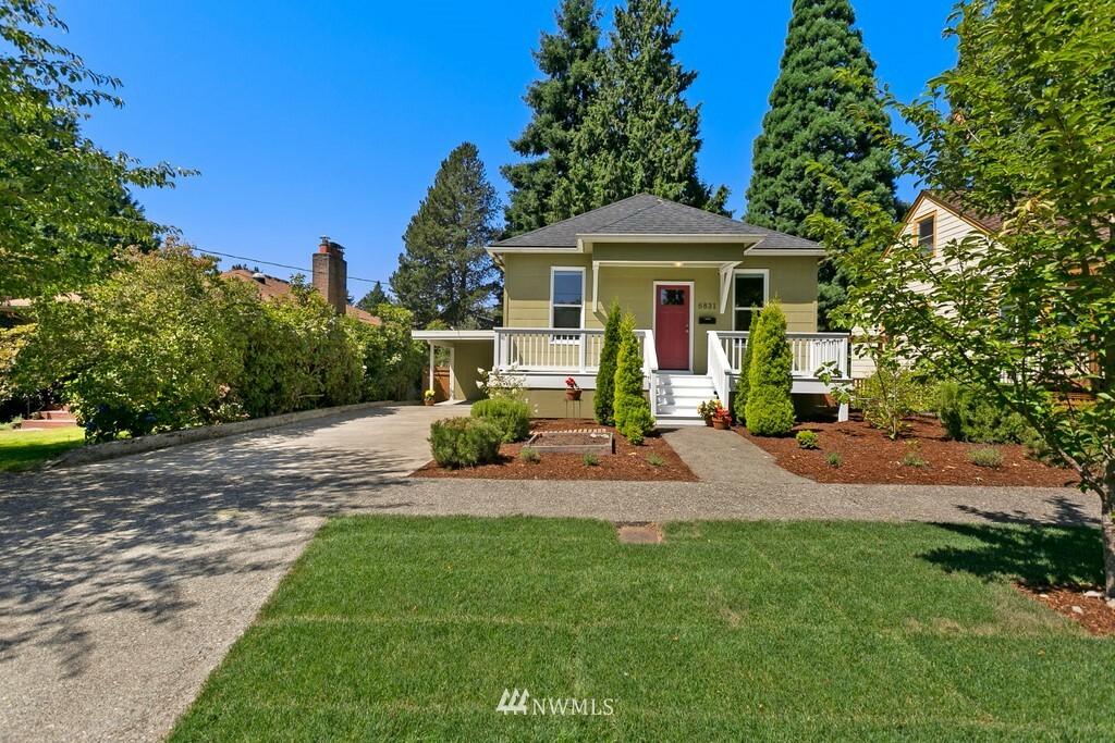 Property Photo:  6831 24th Avenue NE  WA 98115 