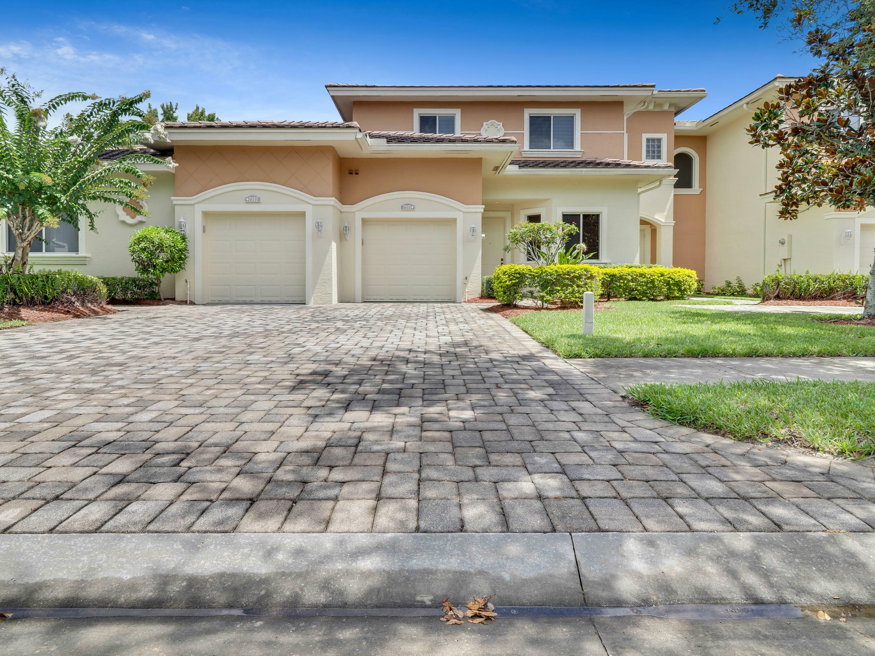 Property Photo:  2595 Stockbridge Square SW  FL 32962 