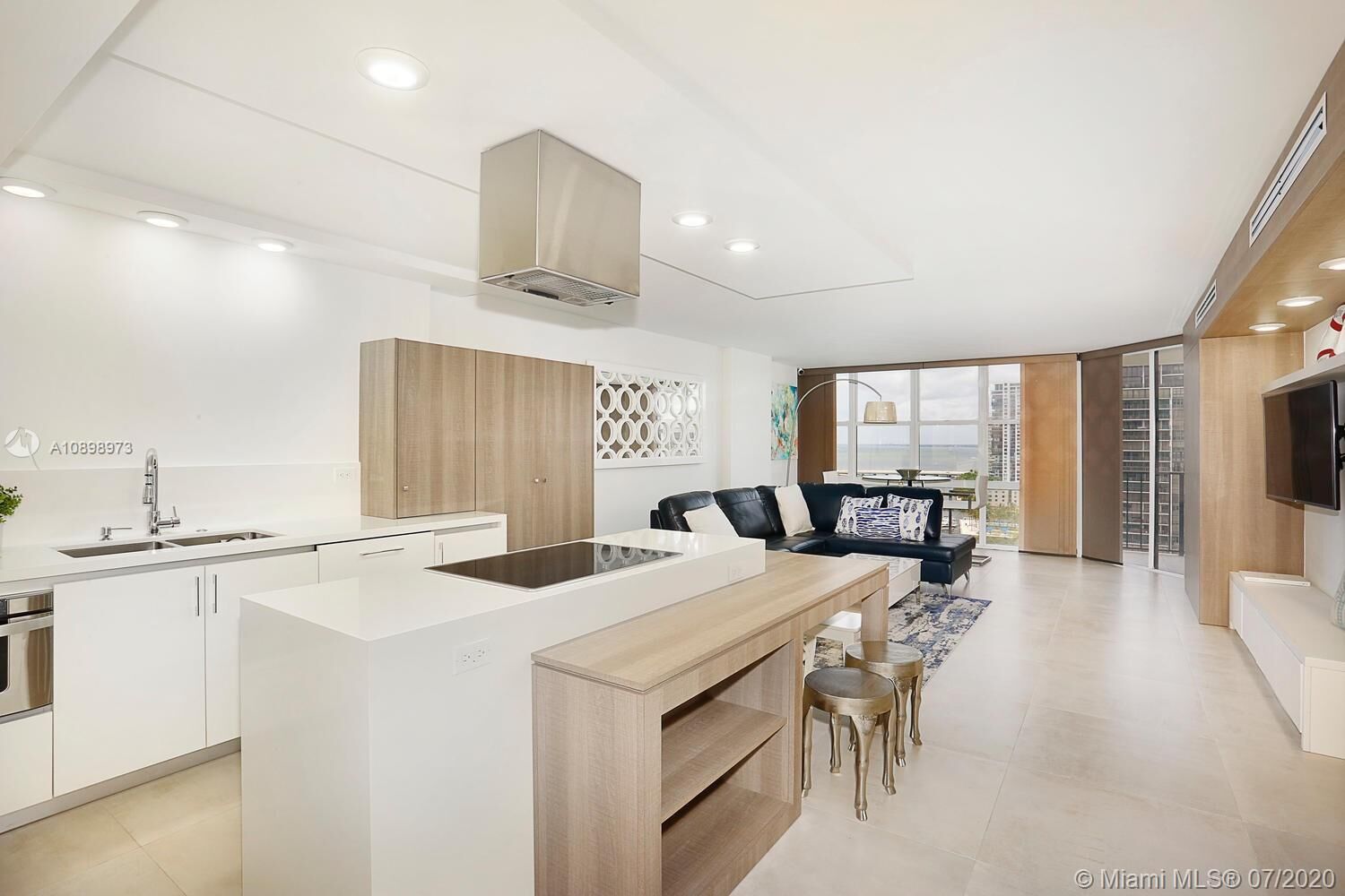 Property Photo:  1865 Brickell Ave A1611  FL 33129