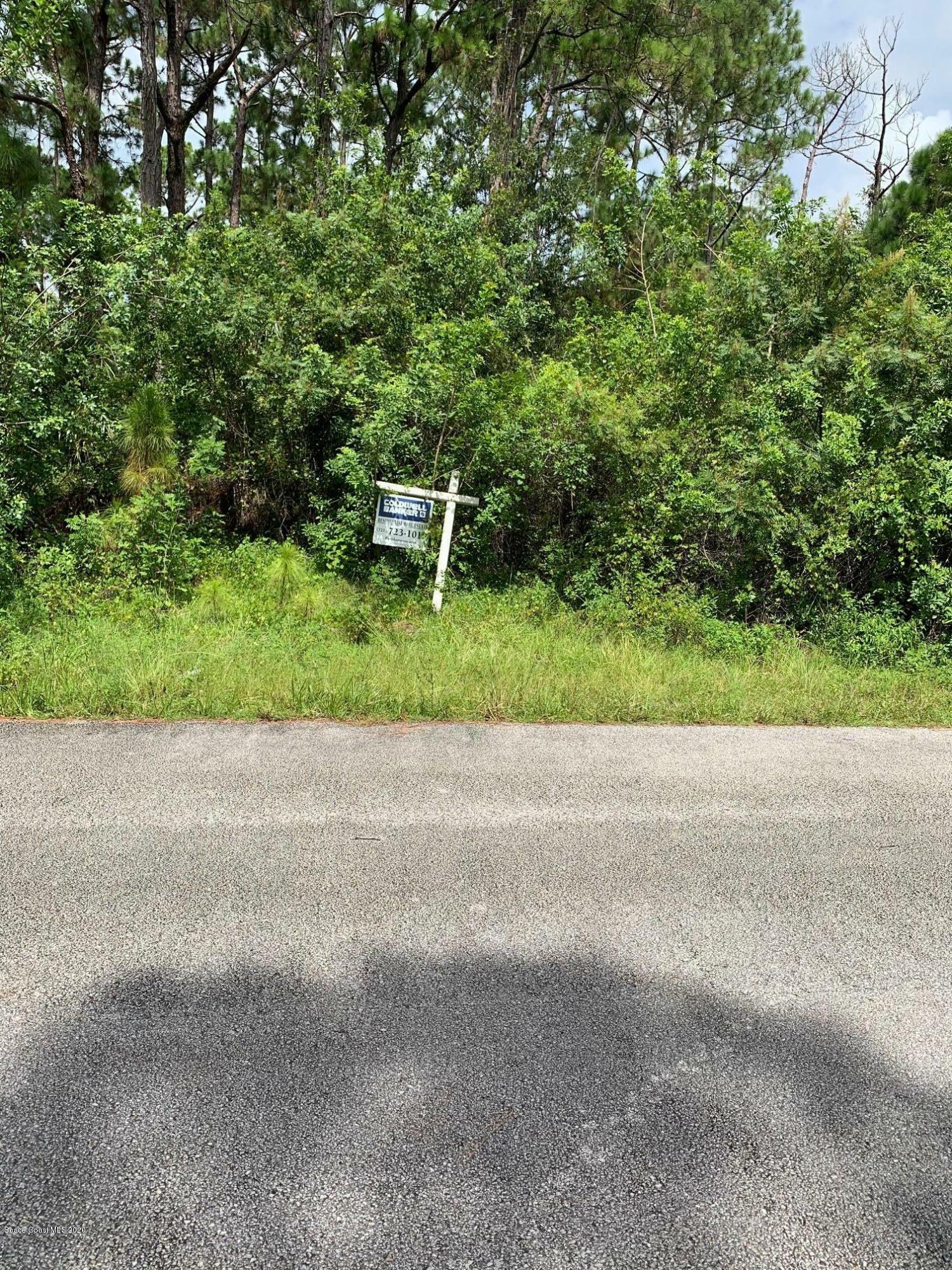 Property Photo: 1114 SE Underhill Avenue SE FL 32909