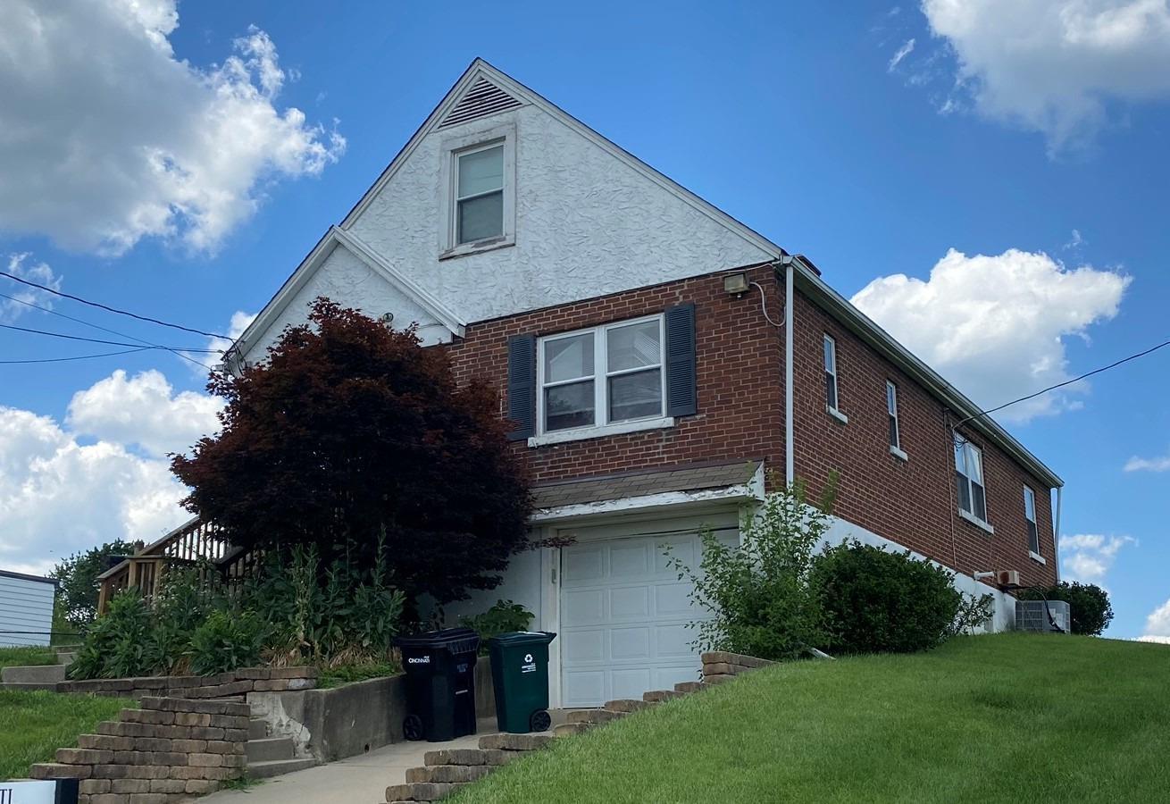 Property Photo: 2820 Claypole Ave OH 45204