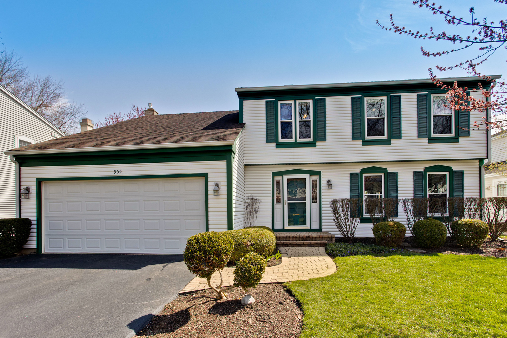 Property Photo: 909 Providence Lane IL 60089