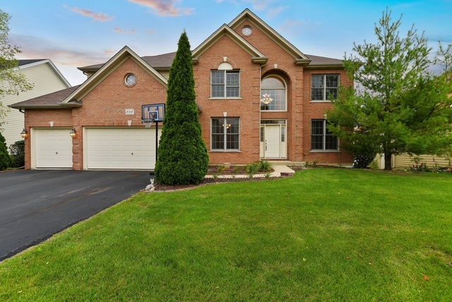 Property Photo:  814 Farm Lane  IL 60185 