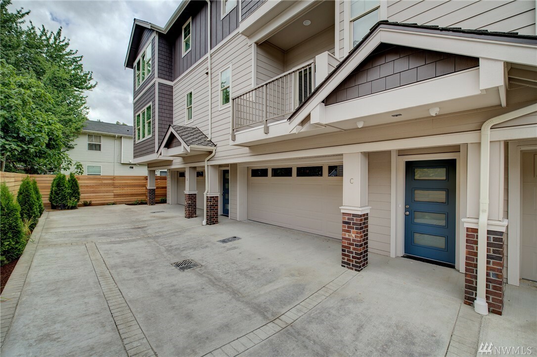 Property Photo:  520 Williams Ave S C  WA 98057 