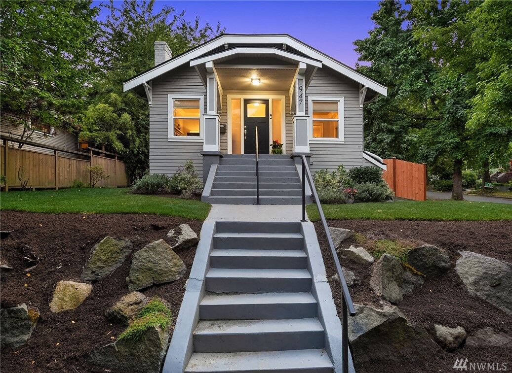 Property Photo:  947  26th Avenue  WA 98122 
