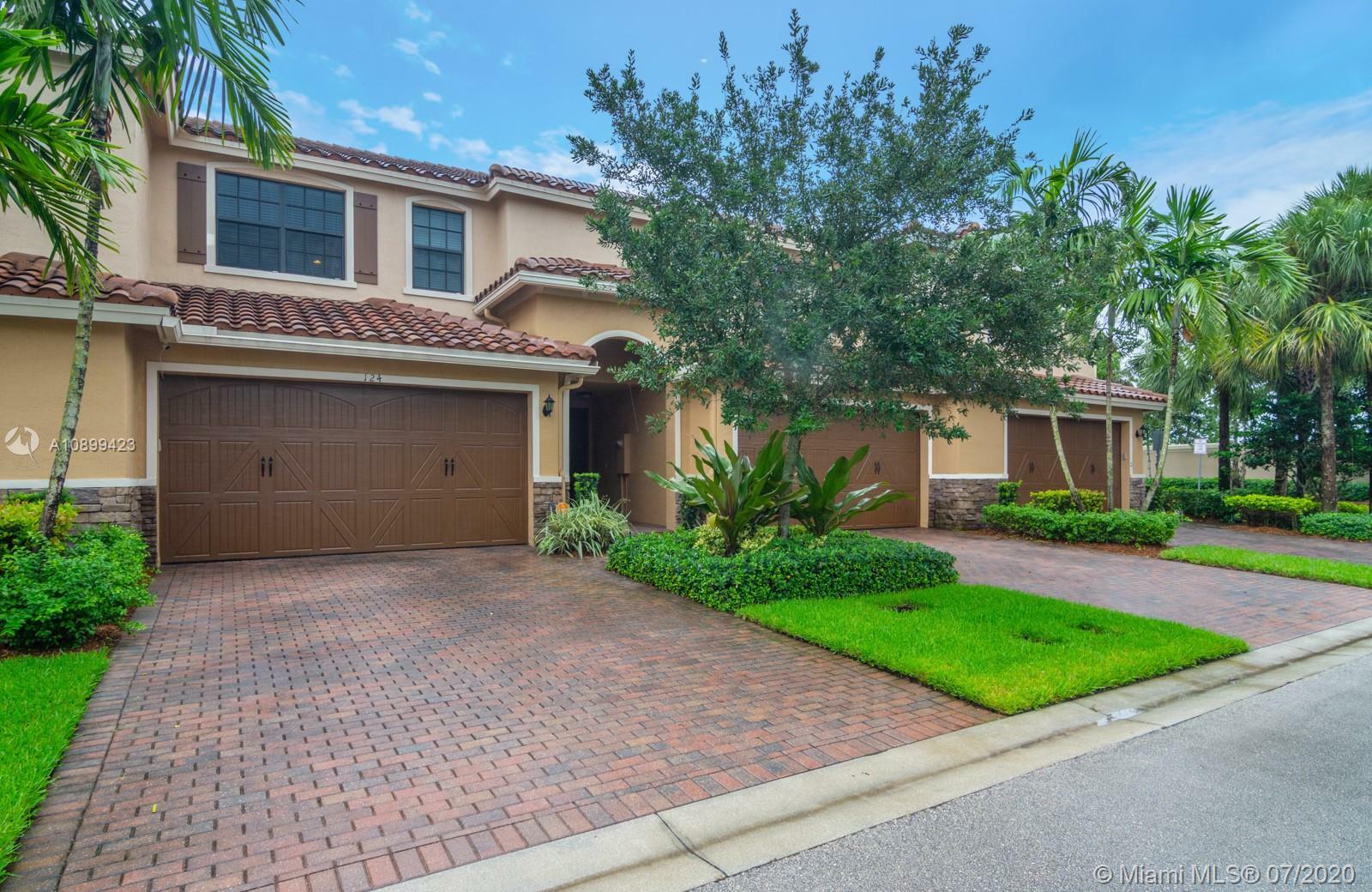 Property Photo:  124 W Riverwalk Cir W 124  FL 33325 