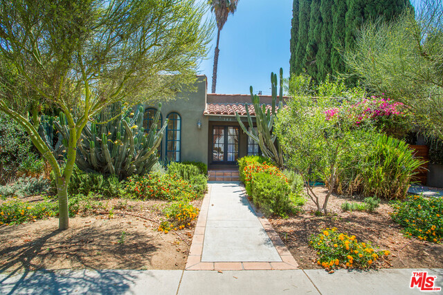 Property Photo: 746 N Citrus Ave CA 90038