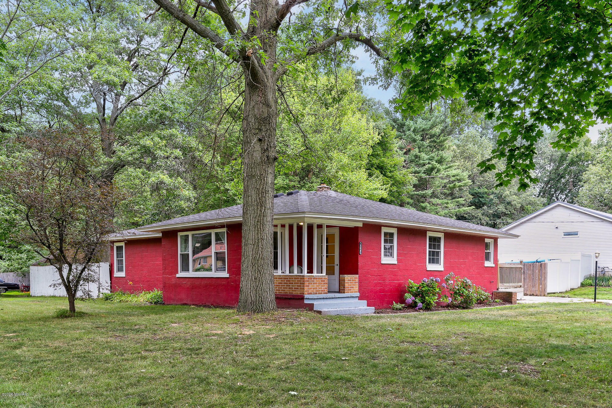 Property Photo:  308 Elm Street  MI 49424 