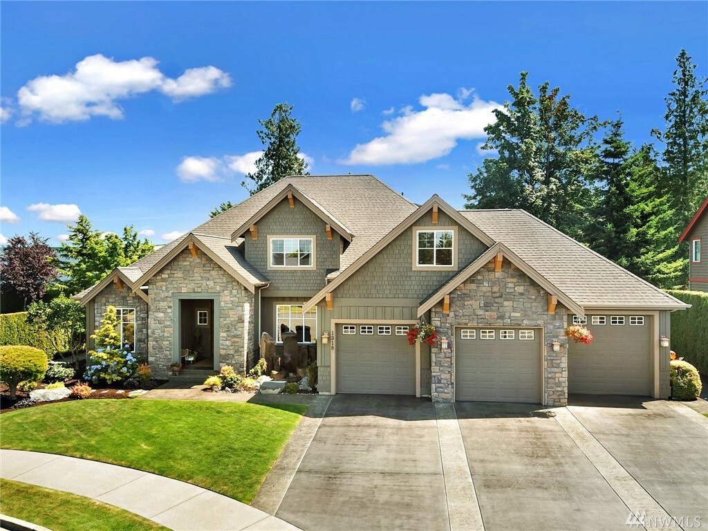 Property Photo:  1318 W Park Street  WA 98264 