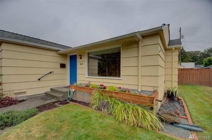 Property Photo:  3625  50th Avenue SW  WA 98116 