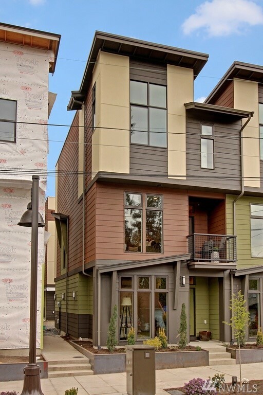 Property Photo: 5501 240th St SW E WA 98043