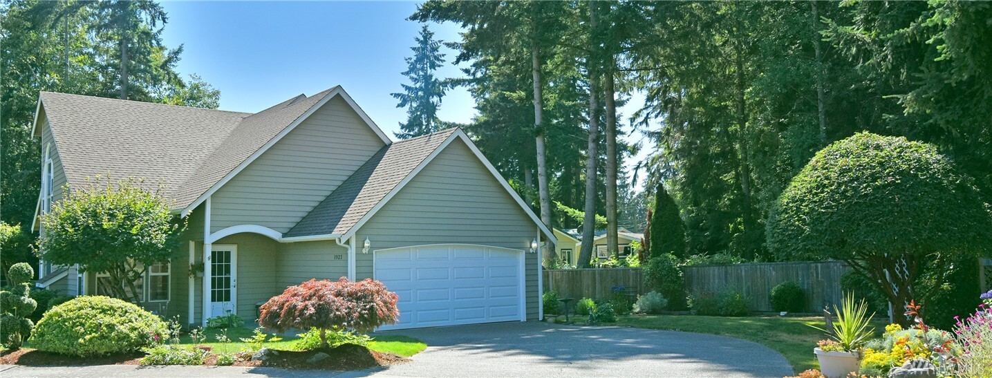 Property Photo: 1923 NE Ridgewood Court WA 98370