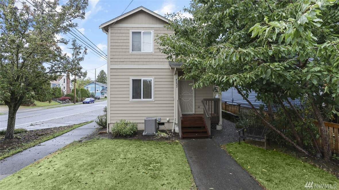 Property Photo:  4233 42nd Ave S  WA 98118 