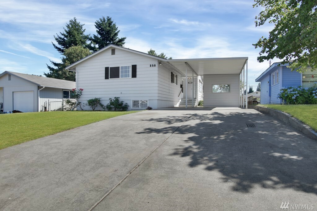 Property Photo:  238 E 61st  WA 98404 