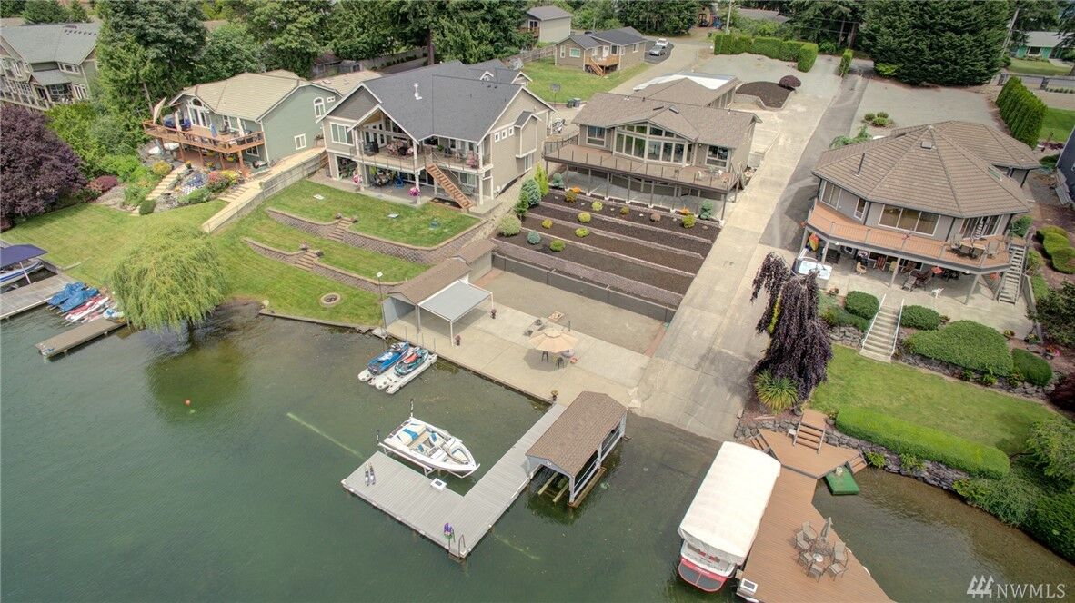 Property Photo:  1818  186th Avenue E  WA 98391 