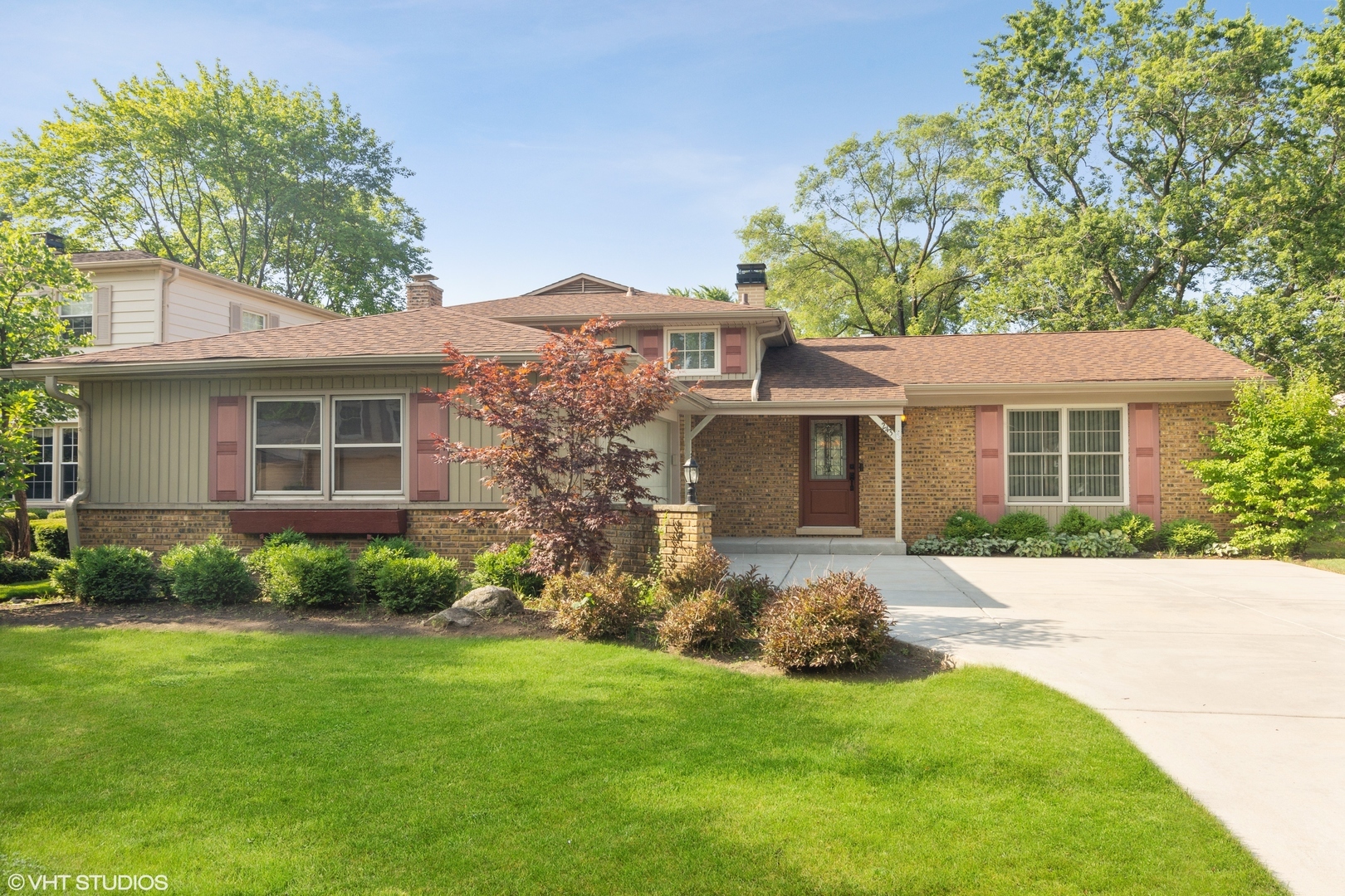 Property Photo: 243 Palmgren Ct IL 60089