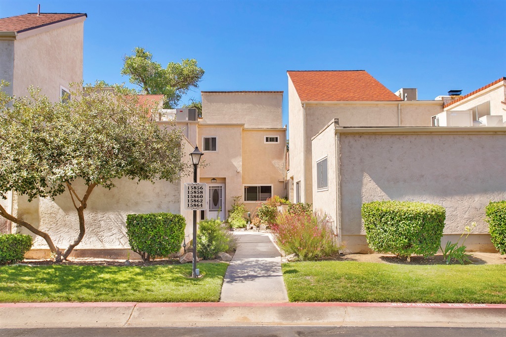 Property Photo:  15862 Green Haven Ct  CA 92065 