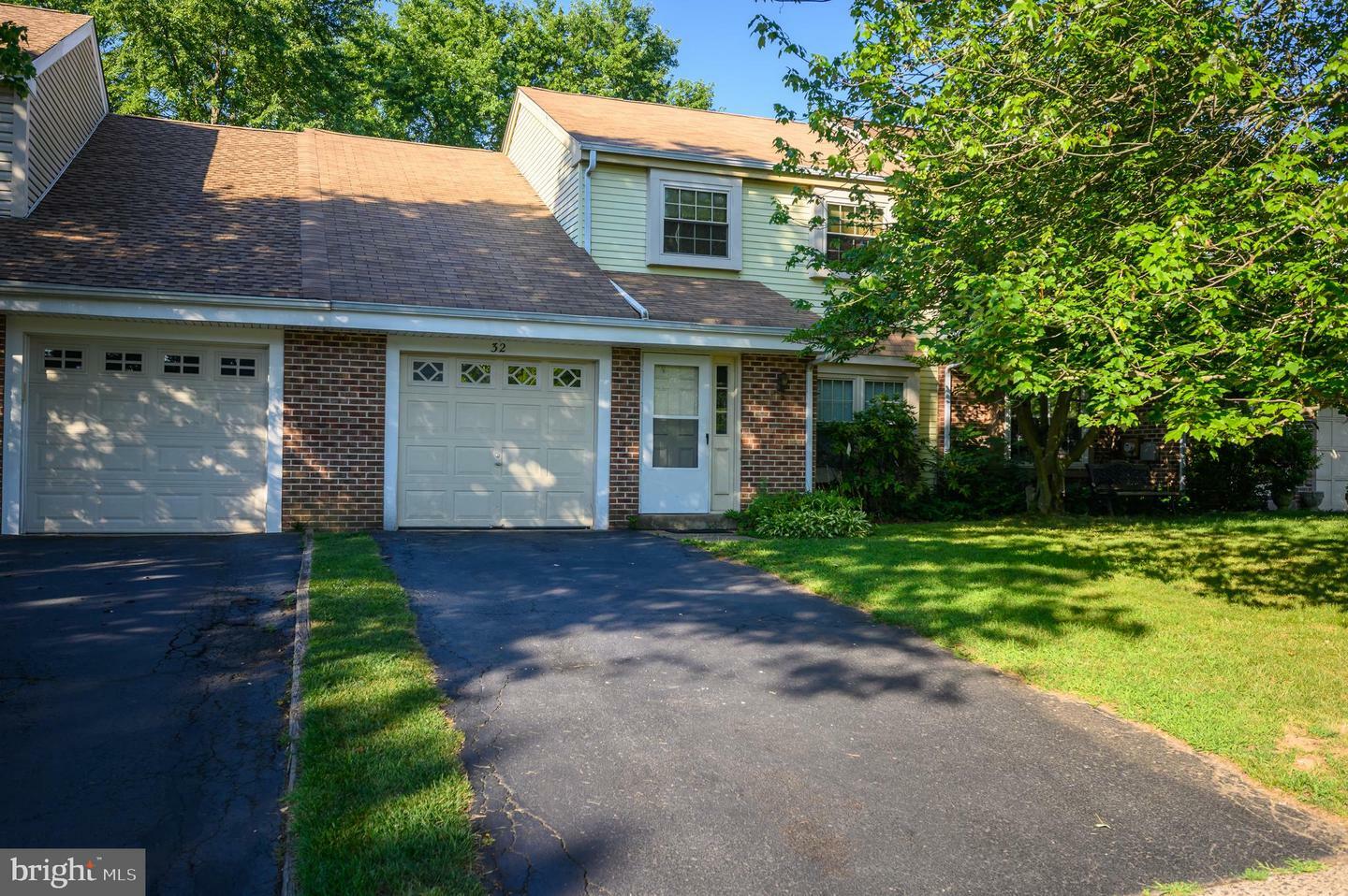 Property Photo: 32 Greenwoods Drive PA 19044