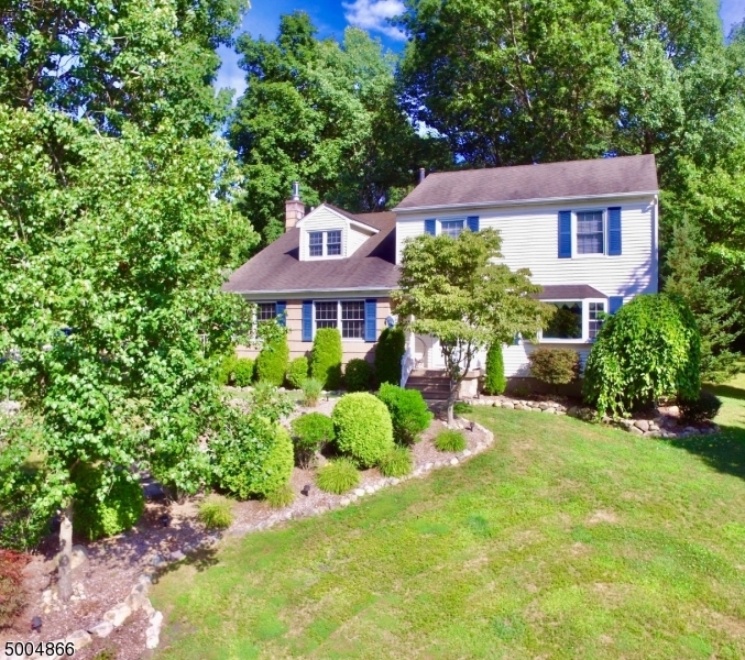 Property Photo:  4 Francine Pl  NJ 07438 