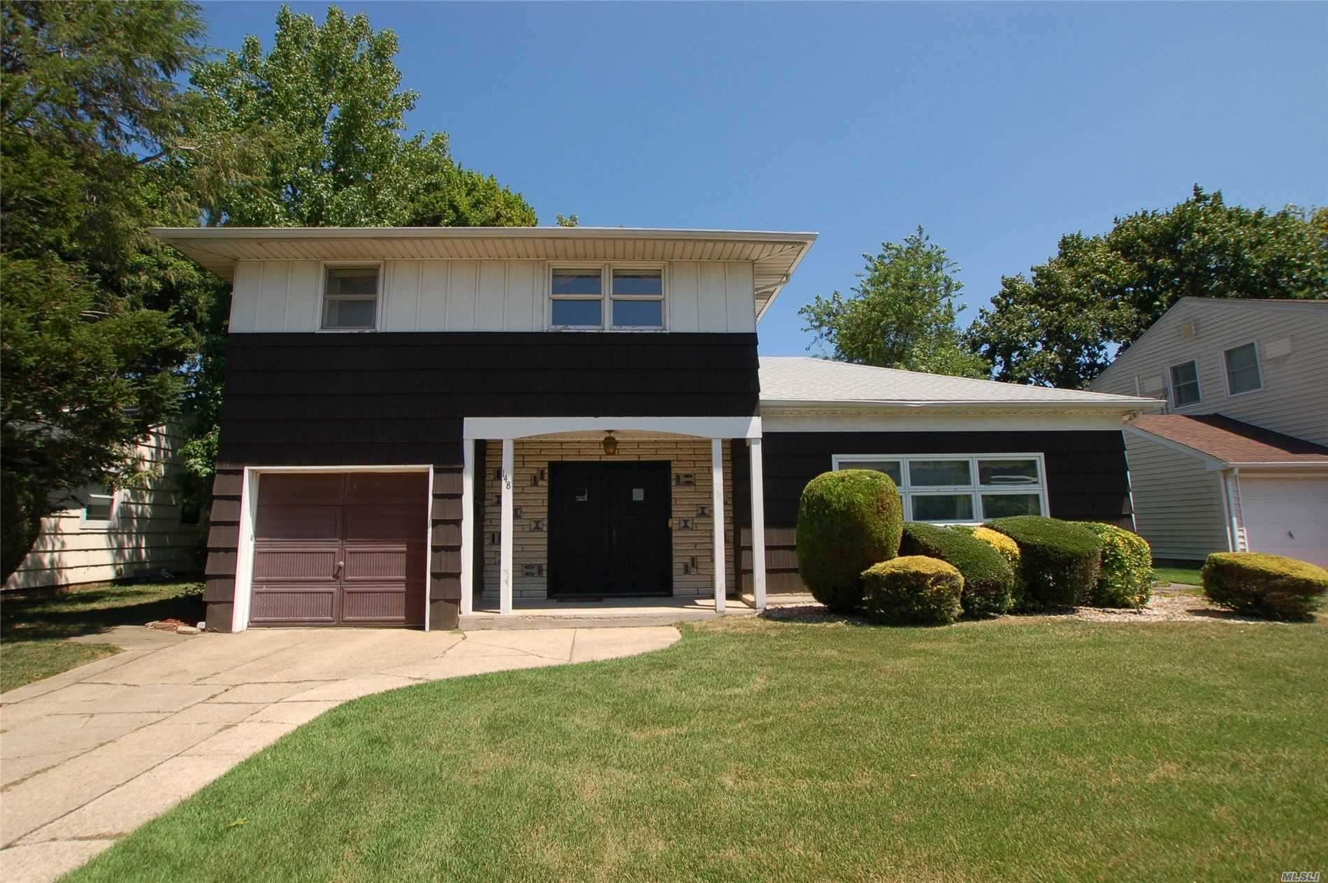 Property Photo: 148 Rose Lane NY 11040