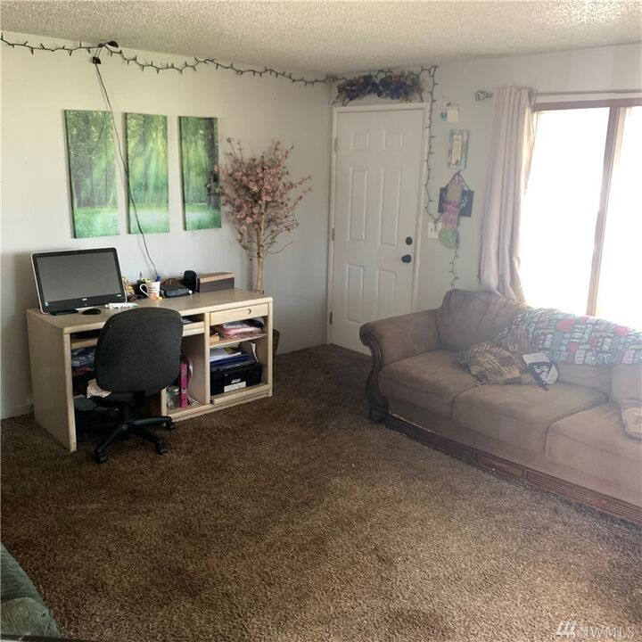 Property Photo:  1223 Methow St  WA 98801 