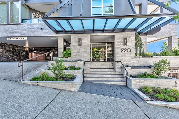Property Photo: 220 1st Street 302 WA 98033