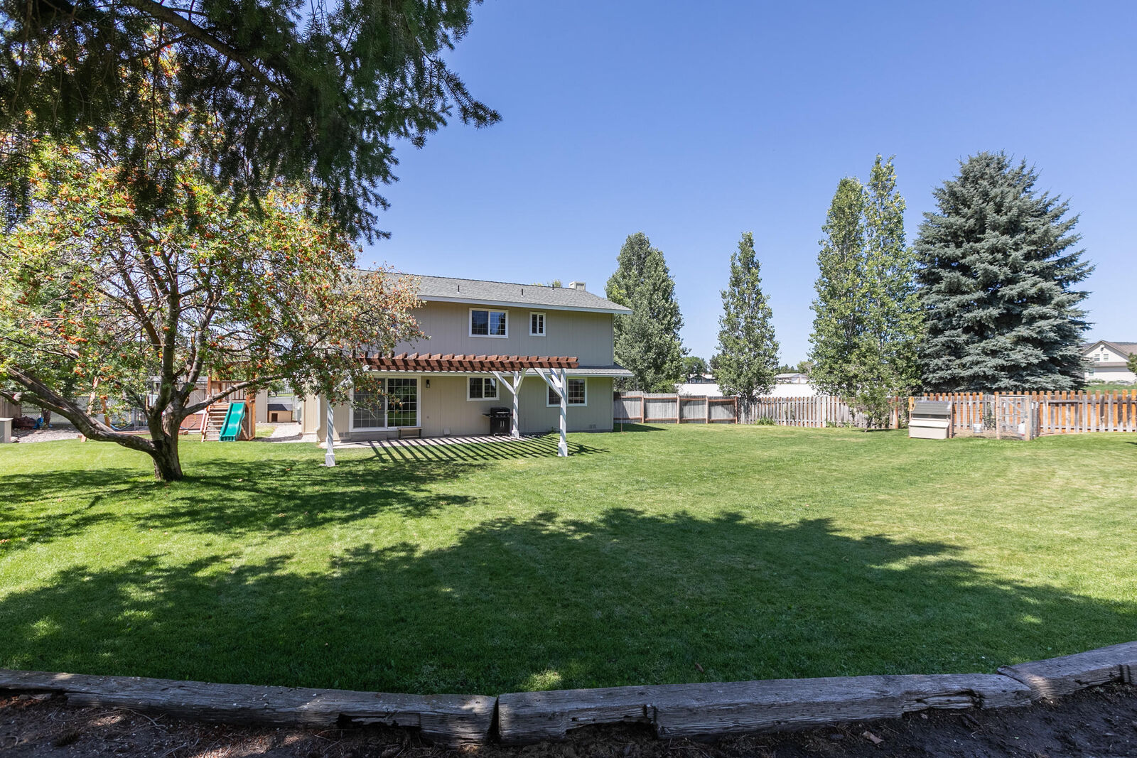 Property Photo: 2320 NE Quail Valley Lane OR 97754