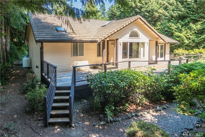 Property Photo: 51 Sparrow Court WA 98365