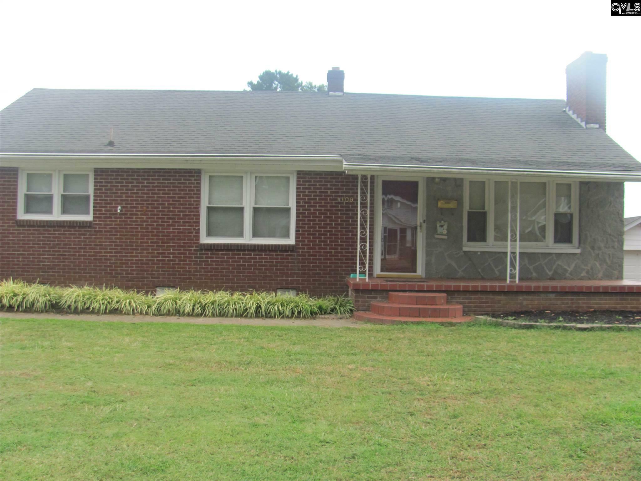 Property Photo:  1109 West Main Street  SC 29379 