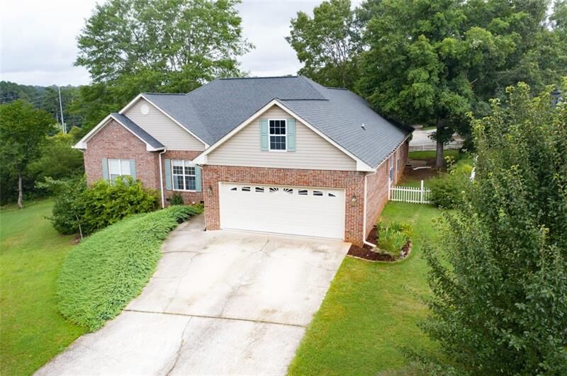 Property Photo:  105 Emily Court  GA 30117 