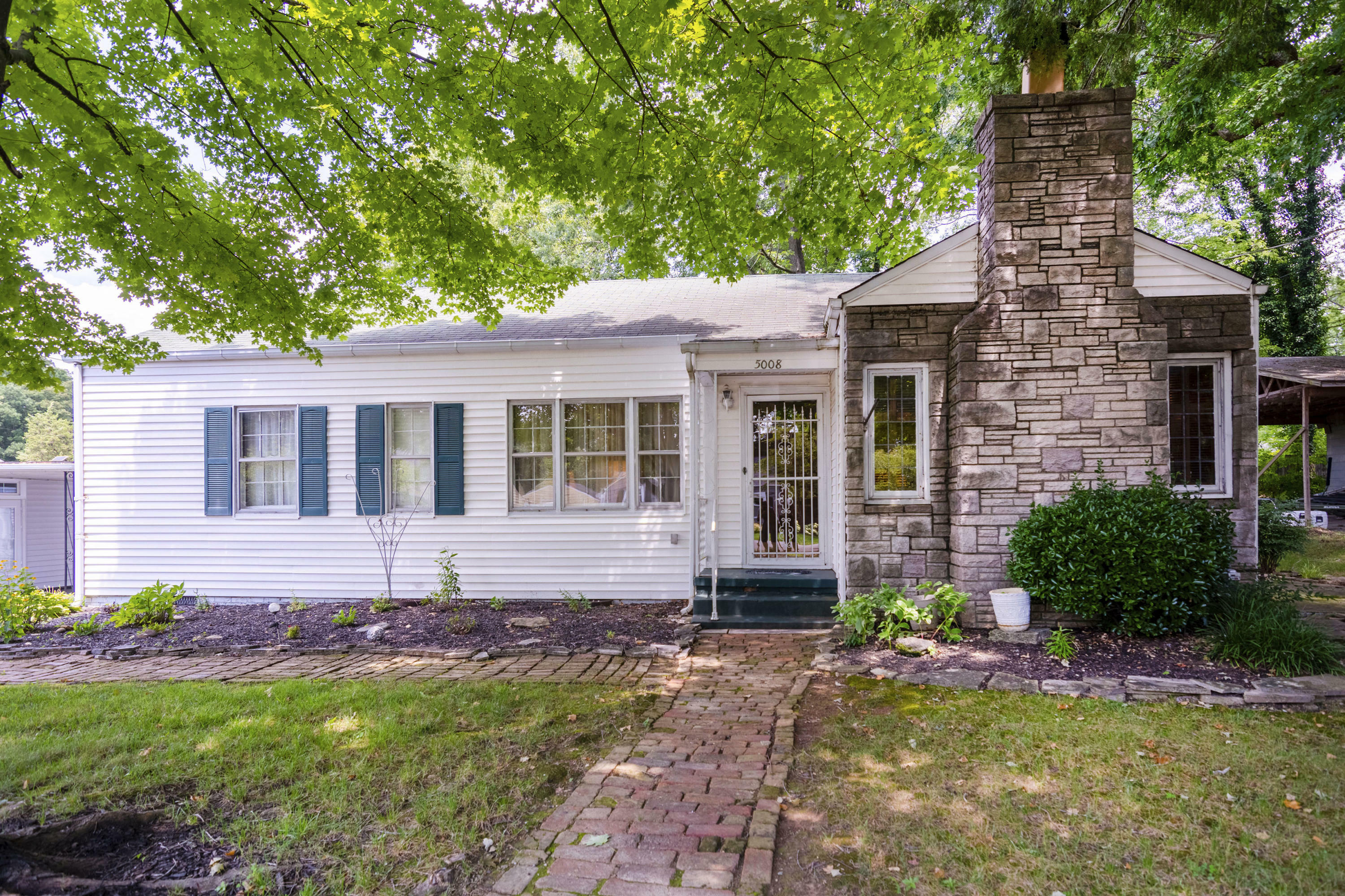 Property Photo:  5008 Hedgewood Drive  TN 37918 