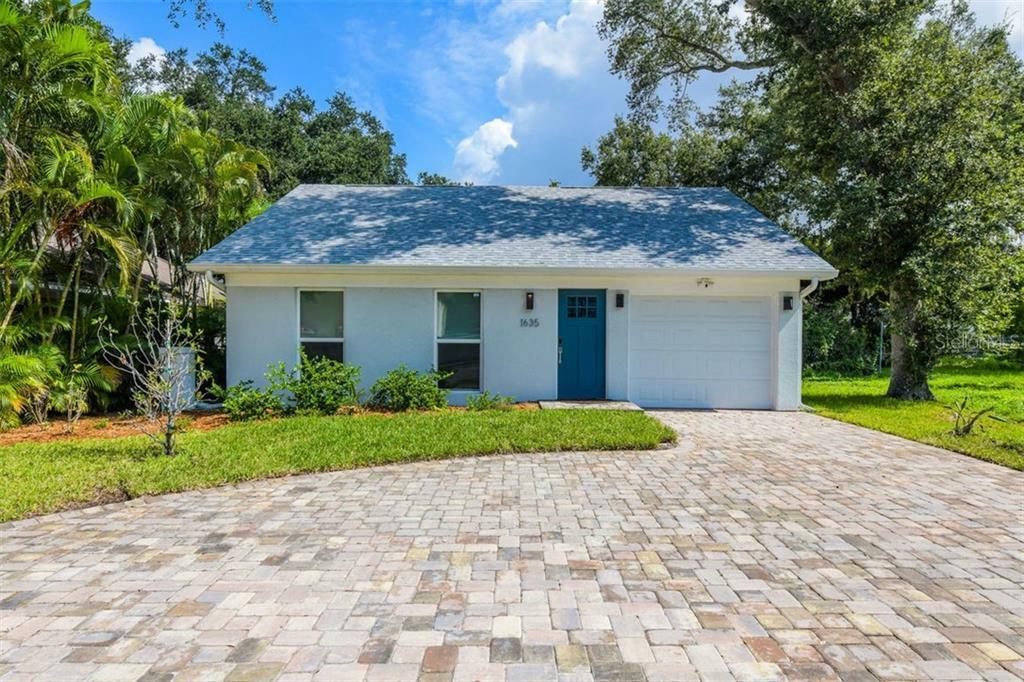 Property Photo:  1635 Siesta Drive  FL 34239 